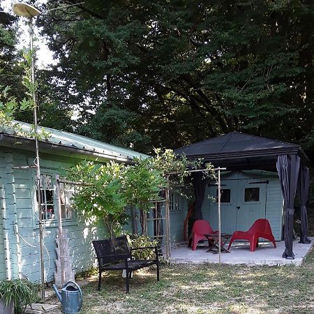 Le Chalet De La Grenouille Verte Tursac Extérieur photo